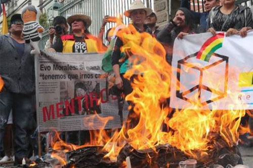 protesta contra la candidatura de Morales Un muerto y dos policías heridos en una jornada de protesta en Bolivia